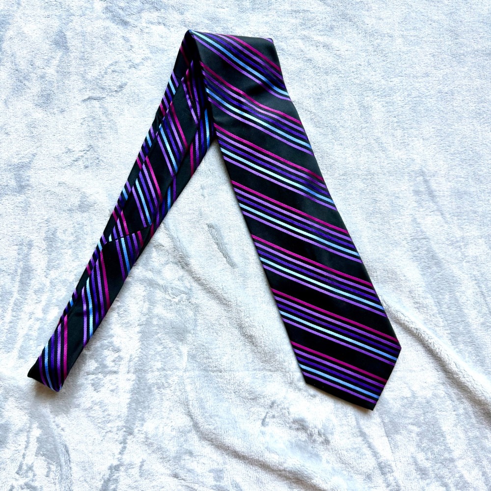 Nubio Necktie Mens OS Black Purple Blue Striped Collezione Esclusivo Silk Blend